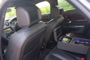 Image 17/50 of Jaguar XJ 5.0 (2011)