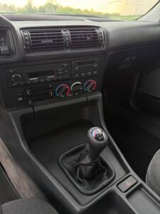 Bild 12/19 von BMW 518i (1993)