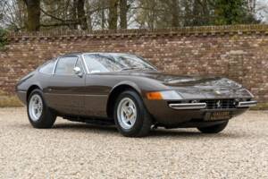 Image 47/50 de Ferrari 365 GTB/4 Daytona (1974)