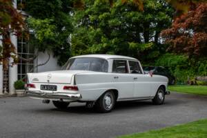 Image 8/35 of Mercedes-Benz 190 c (1965)