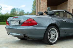 Image 24/50 of Mercedes-Benz SL 500 (2001)