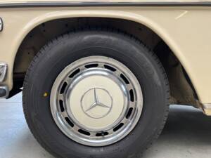 Bild 32/43 von Mercedes-Benz 280 CE (1973)