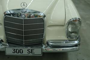 Image 45/50 of Mercedes-Benz 300 SE (1966)