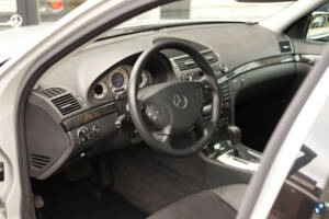Image 12/84 of Mercedes-Benz E 55 AMG (2002)