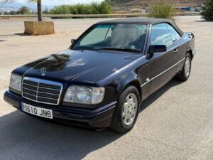 Image 8/30 of Mercedes-Benz E 200 "Final Edition" (1997)