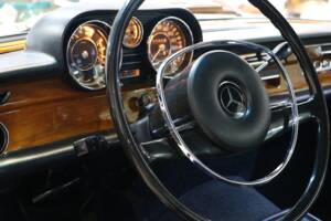 Imagen 20/38 de Mercedes-Benz 300 SEL 3.5 (1970)
