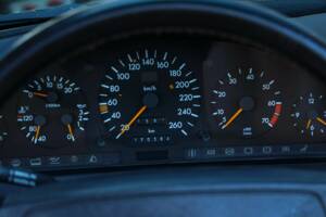 Image 25/50 of Mercedes-Benz 500 SL (1990)