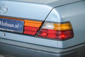 Bild 27/50 von Mercedes-Benz 230 E (1985)