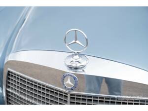 Image 25/36 of Mercedes-Benz 280 SE (1969)