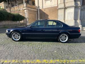 Image 2/12 of BMW 740i (1997)