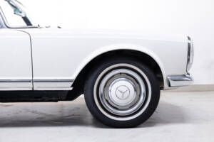 Image 22/29 de Mercedes-Benz 230 SL (1964)