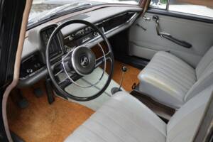Afbeelding 24/50 van Mercedes-Benz 230 S (1967)