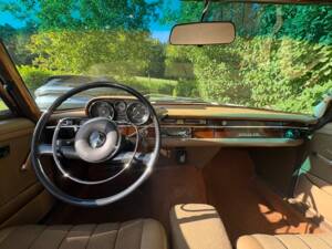 Image 17/52 of Mercedes-Benz 250 SE (1966)