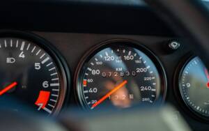 Image 28/36 of Porsche 911 Carrera 3.2 (1984)