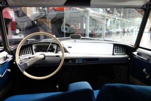 Image 19/30 of Citroën DS 19 (1959)