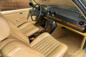 Immagine 11/19 di Mercedes-Benz 280 CE (1977)