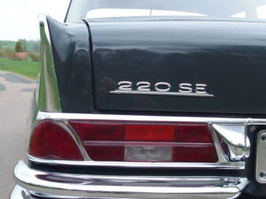 Image 31/31 of Mercedes-Benz 220 SE b (1963)