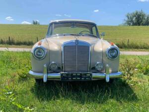 Image 6/8 of Mercedes-Benz 220 SE (1960)