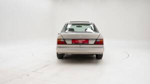 Bild 8/15 von Mercedes-Benz 300 E (1992)