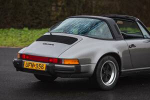 Image 10/50 de Porsche 911 Carrera 3.2 (1989)