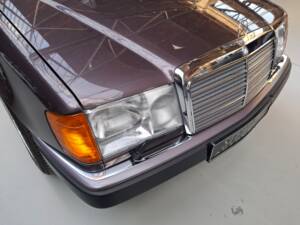 Image 6/42 of Mercedes-Benz 300 CE-24 (1993)
