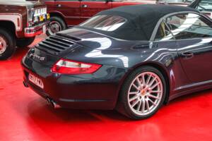 Image 33/48 of Porsche 911 Carrera 4S (2007)