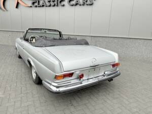 Image 15/35 de Mercedes-Benz 280 SE 3,5 (1970)