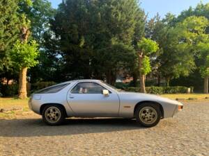 Bild 8/8 von Porsche 928 (1977)