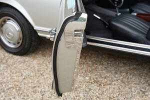Immagine 37/50 di Mercedes-Benz 280 SL (1969)