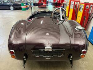 Image 9/17 of AC Cobra 427 (1968)