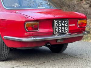 Immagine 18/48 di Alfa Romeo Giulia GT 1300 Junior (1972)