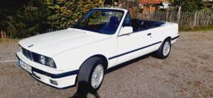 Image 28/55 of BMW 320i (1991)