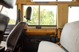 Image 20/42 of Land Rover 110 (1984)