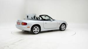 Immagine 2/15 di Mazda MX-5 1.8 (2000)