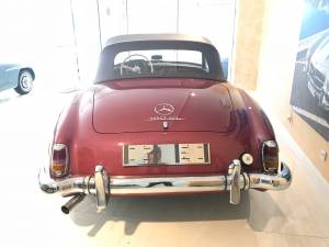 Image 7/33 de Mercedes-Benz 190 SL (1957)
