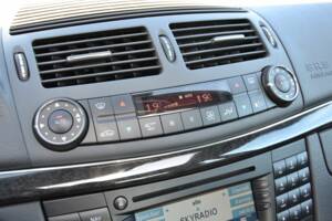 Imagen 37/100 de Mercedes-Benz E 55 AMG (2003)