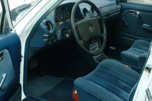 Bild 33/50 von Mercedes-Benz 230 (1977)