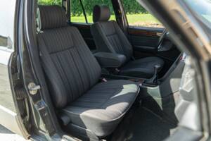 Imagen 23/50 de Mercedes-Benz 200 TE (1993)