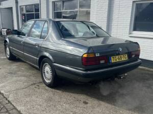 Image 7/8 de BMW 735i (1988)