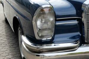 Image 37/76 de Mercedes-Benz 220 S b (1963)