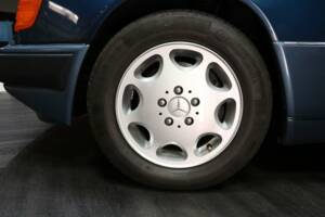 Bild 30/30 von Mercedes-Benz 300 CE-24 (1993)