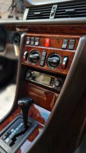 Immagine 15/20 di Mercedes-Benz 500 E (1991)