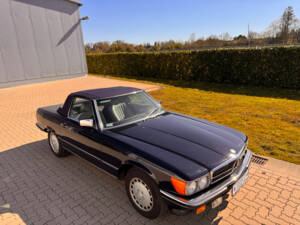 Afbeelding 40/59 van Mercedes-Benz 560 SL (1986)