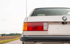 Image 26/80 of BMW 320i (1983)