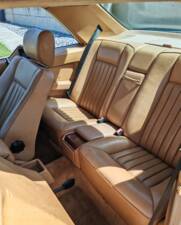 Image 25/42 of Mercedes-Benz 300 CE (1988)