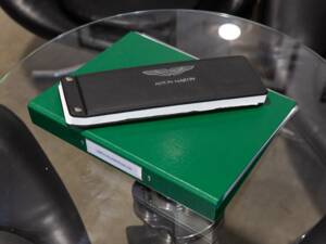 Bild 19/95 von Aston Martin Cygnet (2012)