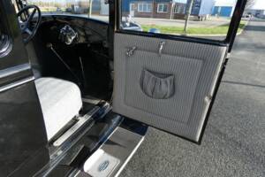 Immagine 25/43 di Ford Model A Tudor Sedan (1931)