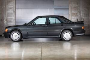 Image 8/23 de Mercedes-Benz 190 E 2.5-16 (1989)