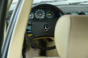 Image 19/49 of Mercedes-Benz 230 TE (1981)