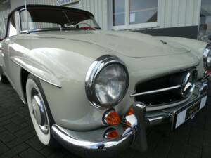 Image 21/27 of Mercedes-Benz 190 SL (1961)